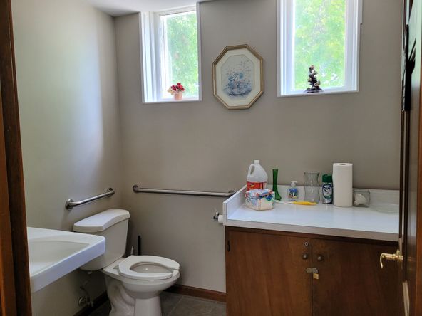 214 School St, Hillsboro, IL 62049